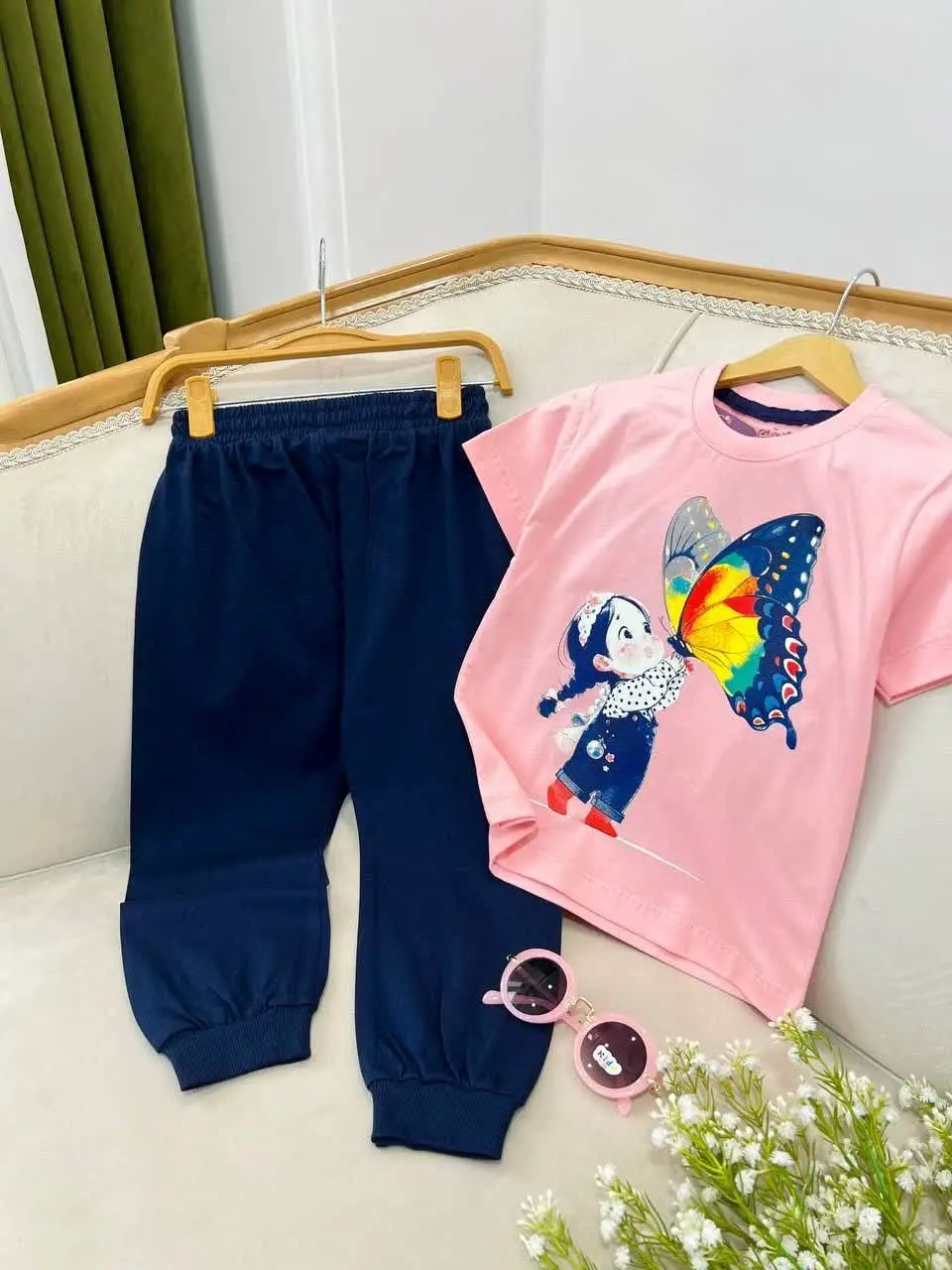 ست دختر و پروانه
