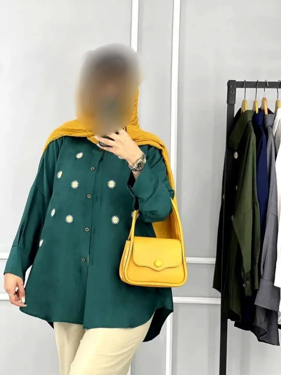 یه شومیز مانتویی با گلدوزی بابونه
