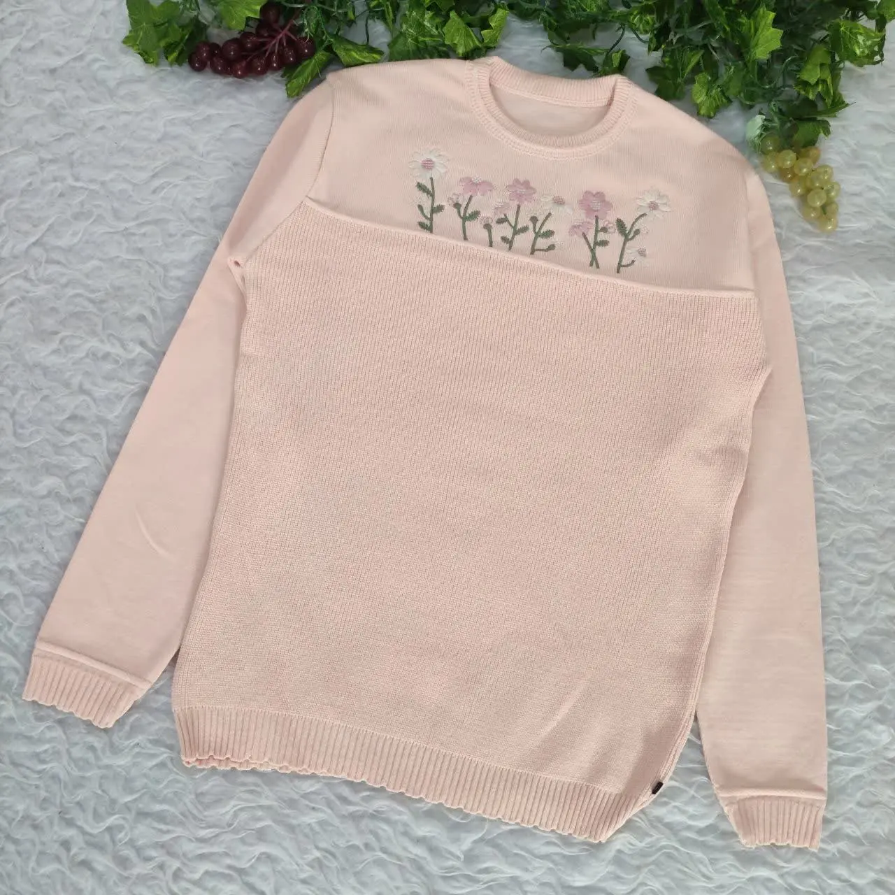 دور یقه، سرآستین و جلوی بلو...