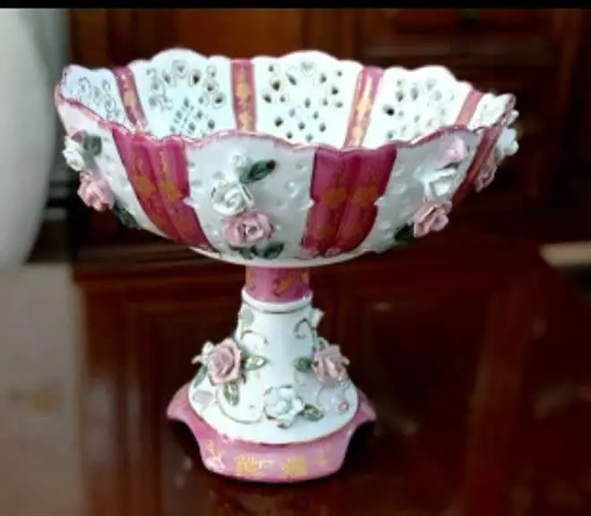 میوه خوری گل برجسته 
