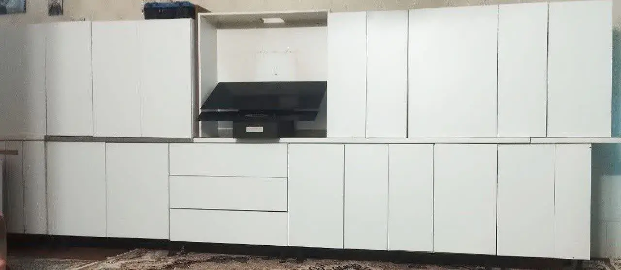 کابینت های گلاس تمیز سالم د...