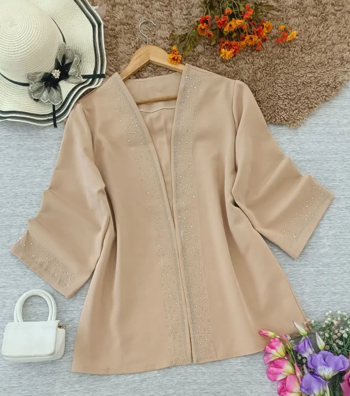 نام: مانتو نگینی
