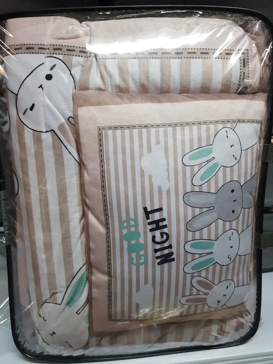 سرویس خواب چهار تکه طرح خرگوش‌ها کرمی نوزادی و کودک کد ۲۱۰۳۵ 
