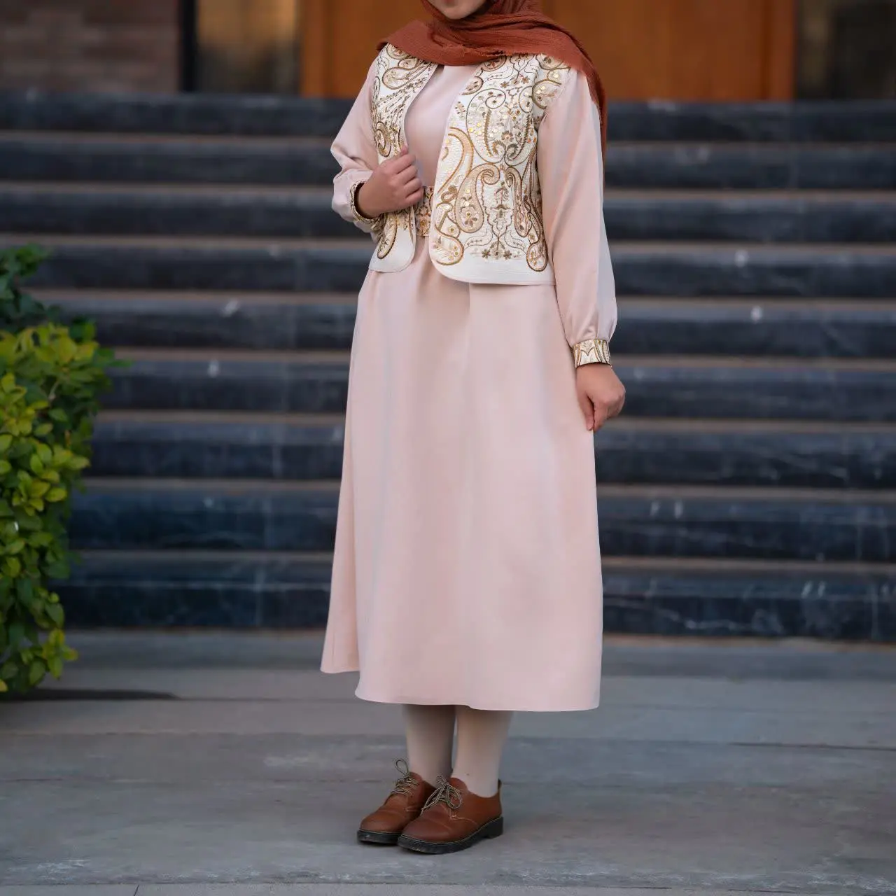 این ست شامل پیراهن کمر بند...