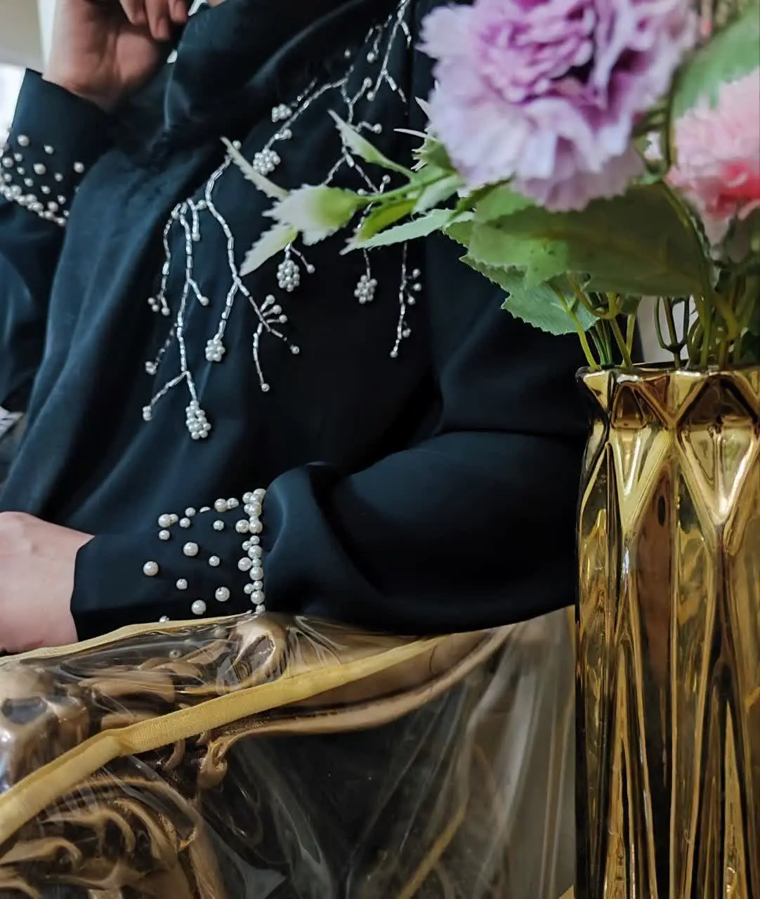 عبا جواهر دوزی شده 
