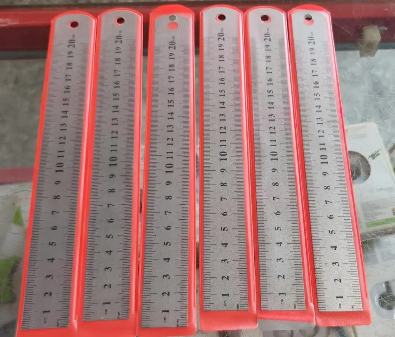 💐خط کش ۲۰ سانت فلزی کاور دار