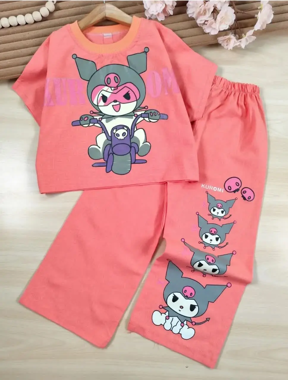 کراپ و شلوار دخترانه کرومی موتور سوار
