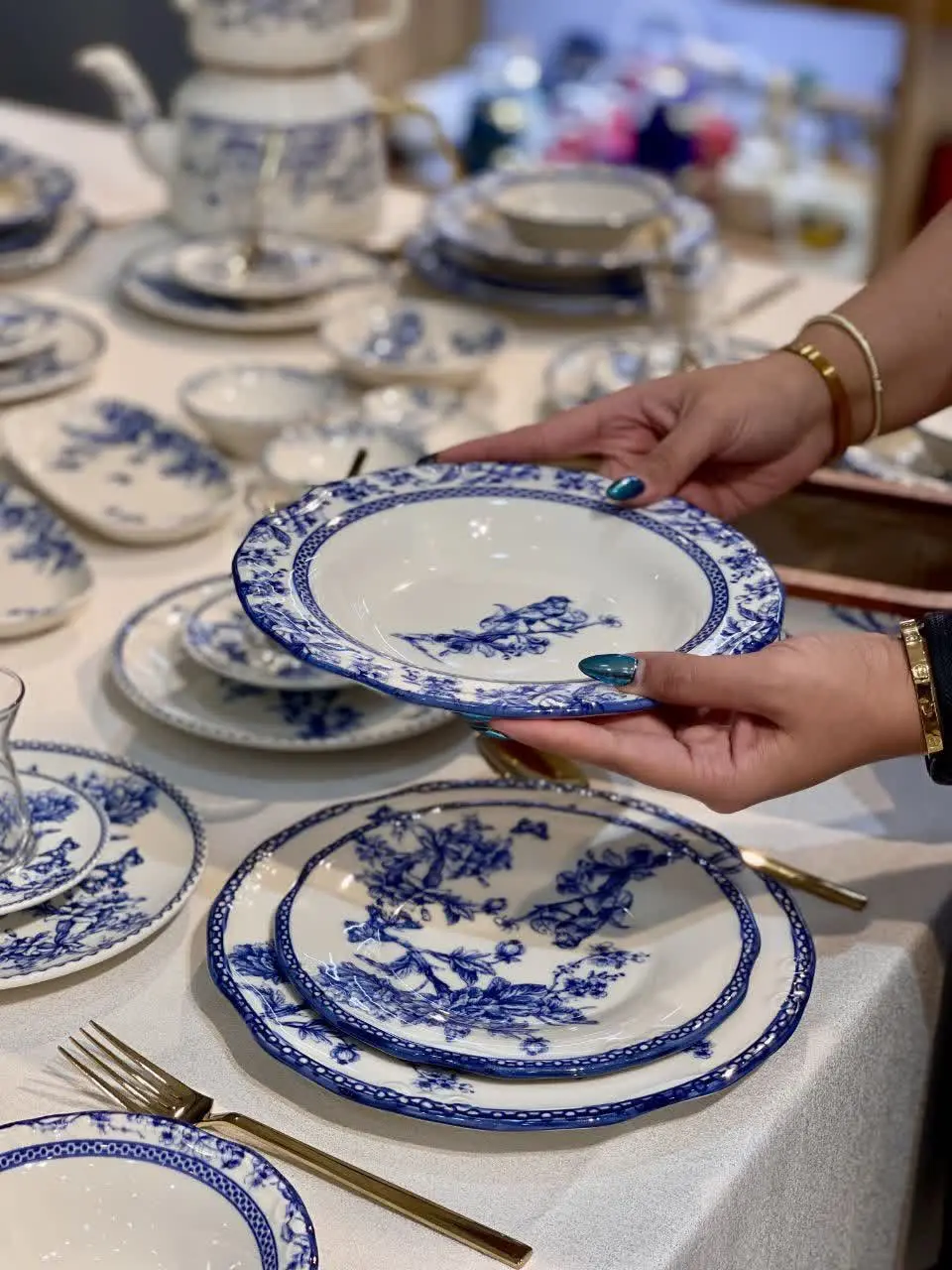 ۶ عدد بشقاب غذا خوری سایز ۲...