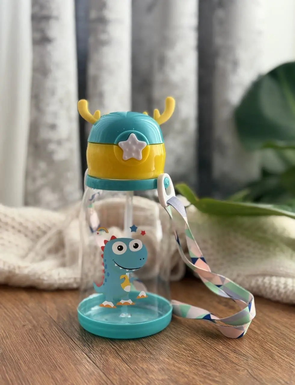 قمقمه شاخدار 
