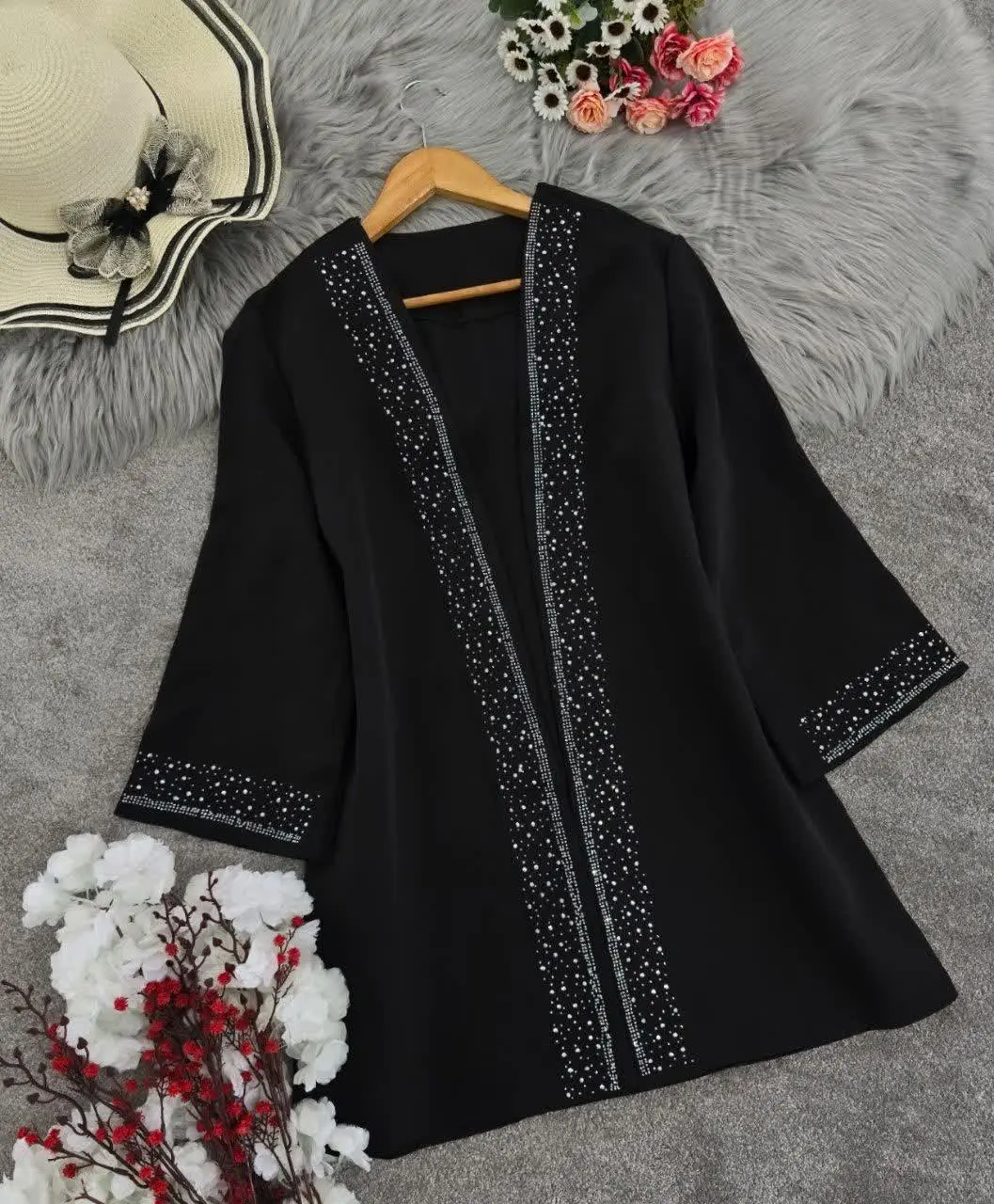 نام: مانتو نگینی
