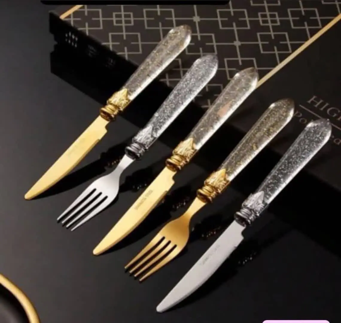کارد و چنگال شاین نقره ای☝️☝️☝️
