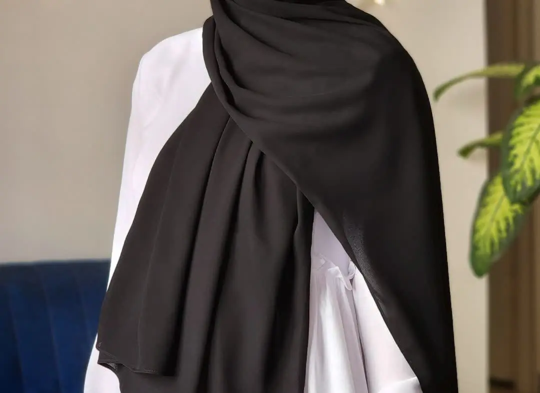 #شال #کرپ_حریر رنگ مشکی 
