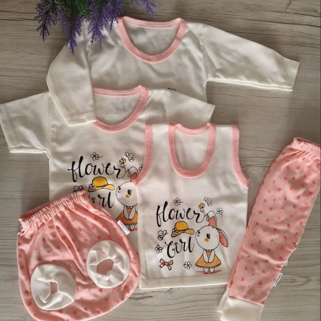 پنج تیکه نوزادی دخترانه خرگوشک نرم و مناسب با پوست حساس نوزادان جعبه‌ای مناسب سیسمونی
