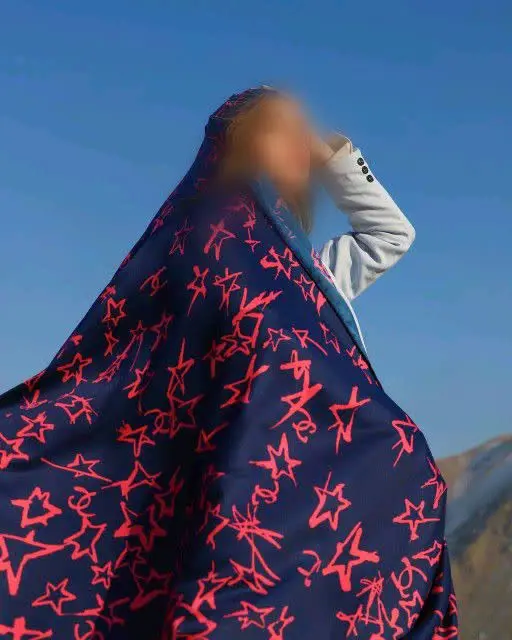 🔺یه طرح ستاره‌ای زیبا از روسری مجلسی ابریشم توییل 😍
