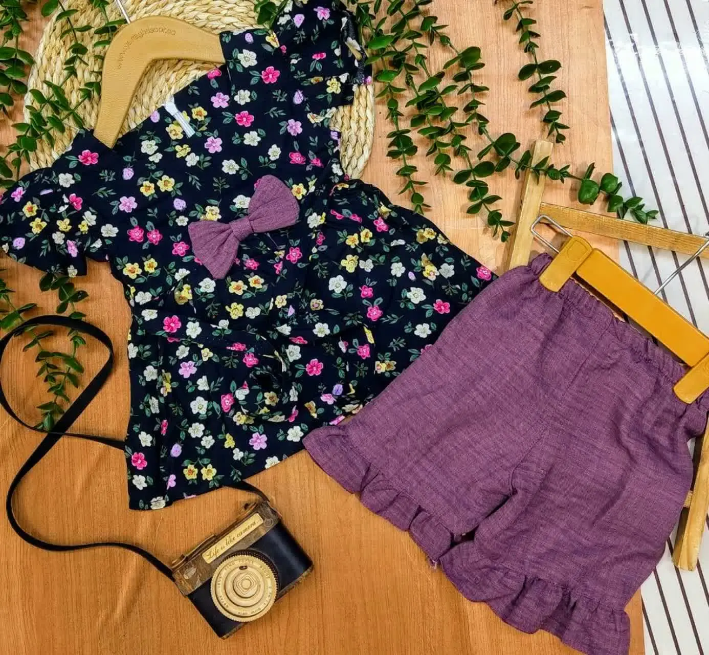 ست سارافون و شلوارک طرح گلریز و پاپیون
