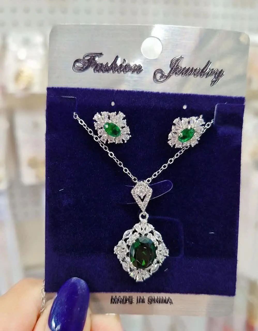 نیمست زمردی طرح طلا مارک فشن