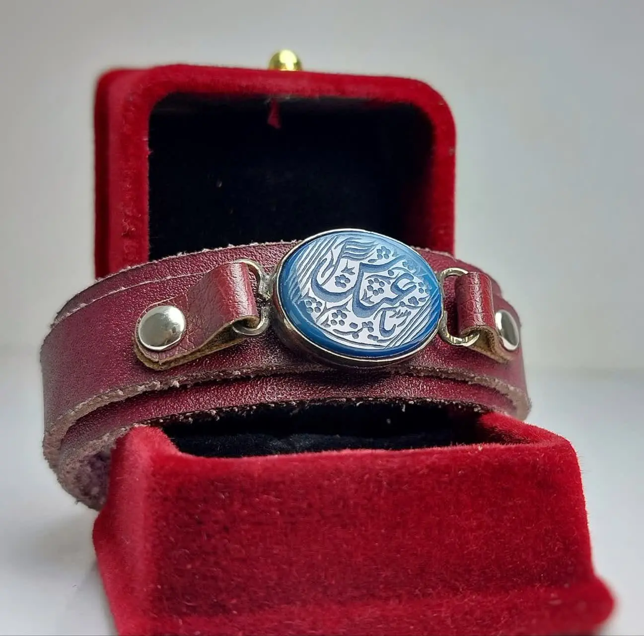 #دستبند #هیئتی چرم طبیعی با سنگ عقیق خطی یا عباس
