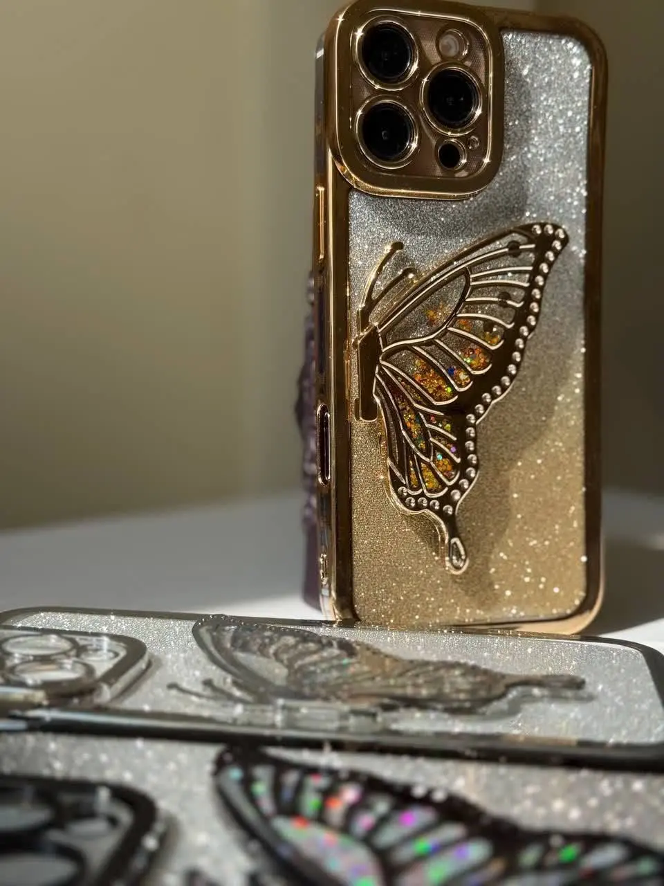 📱مدل قاب: قاب #پروانه #اکلیلی #آکواریومی با ورقه شاین با قابلیت استفاده به شکل #شفاف و #شاینا مخصوص انواع #سامسونگ #شیائومی #آیفون
