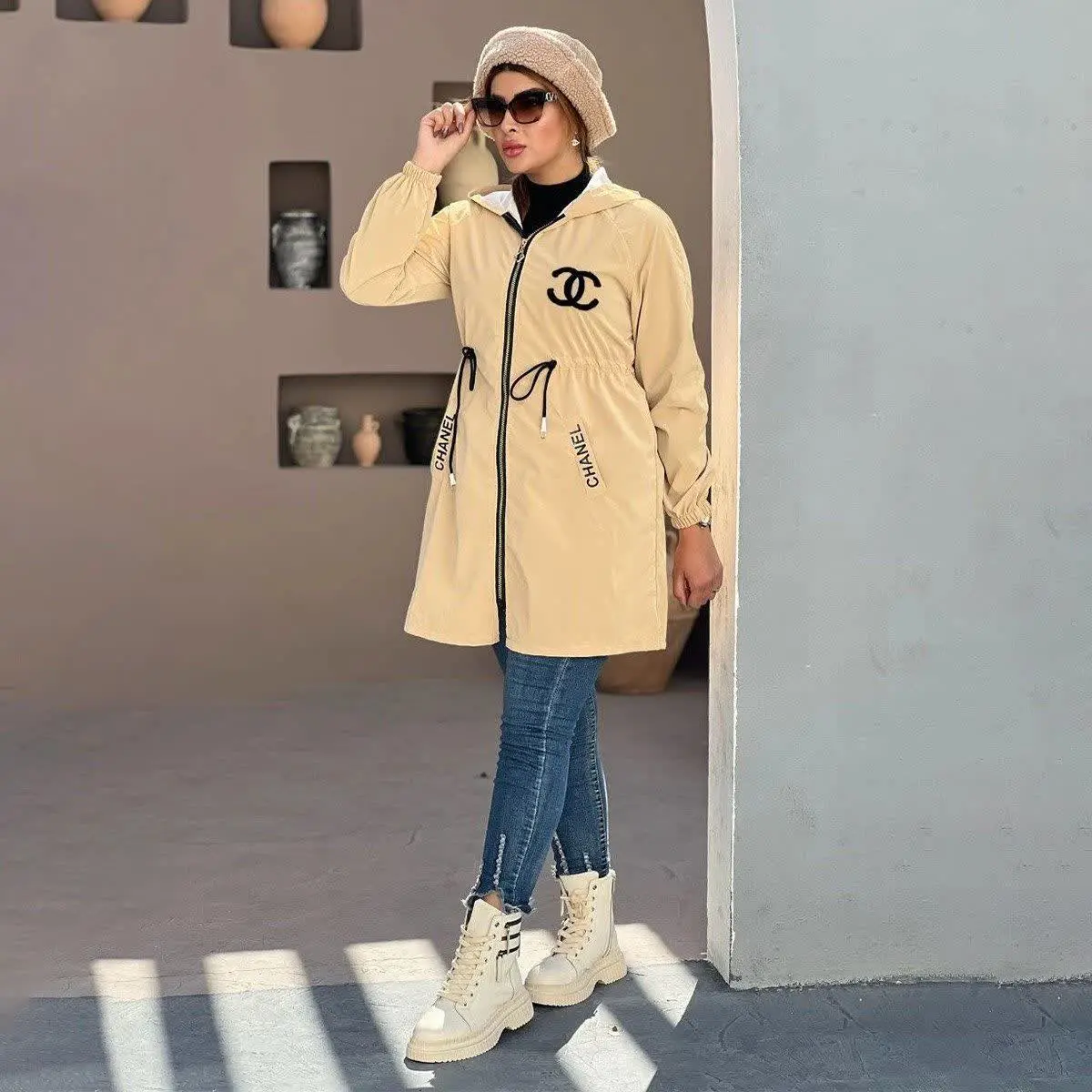 🏆بارونی سیلیکونی طرح چنل زنانه کرم مدل Dina
