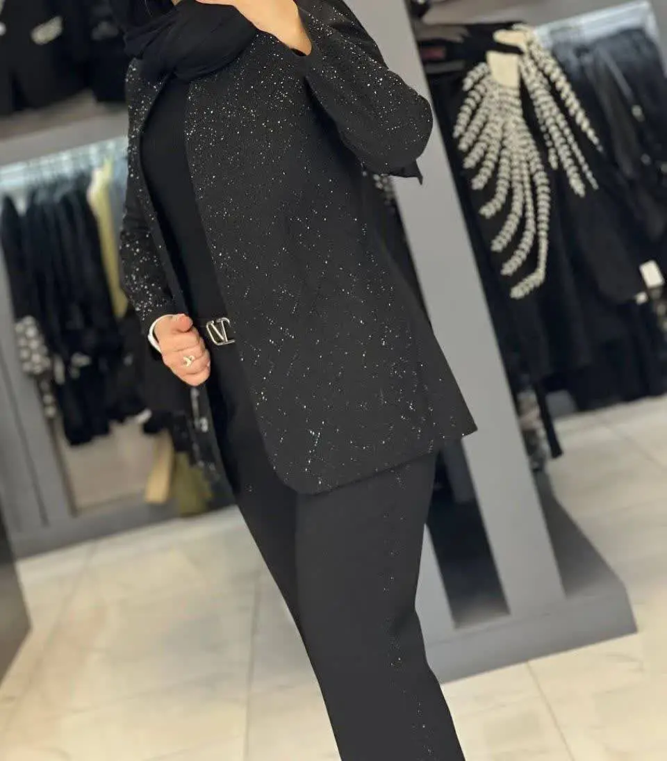 یه کت شلوار همه چی تموم  و...