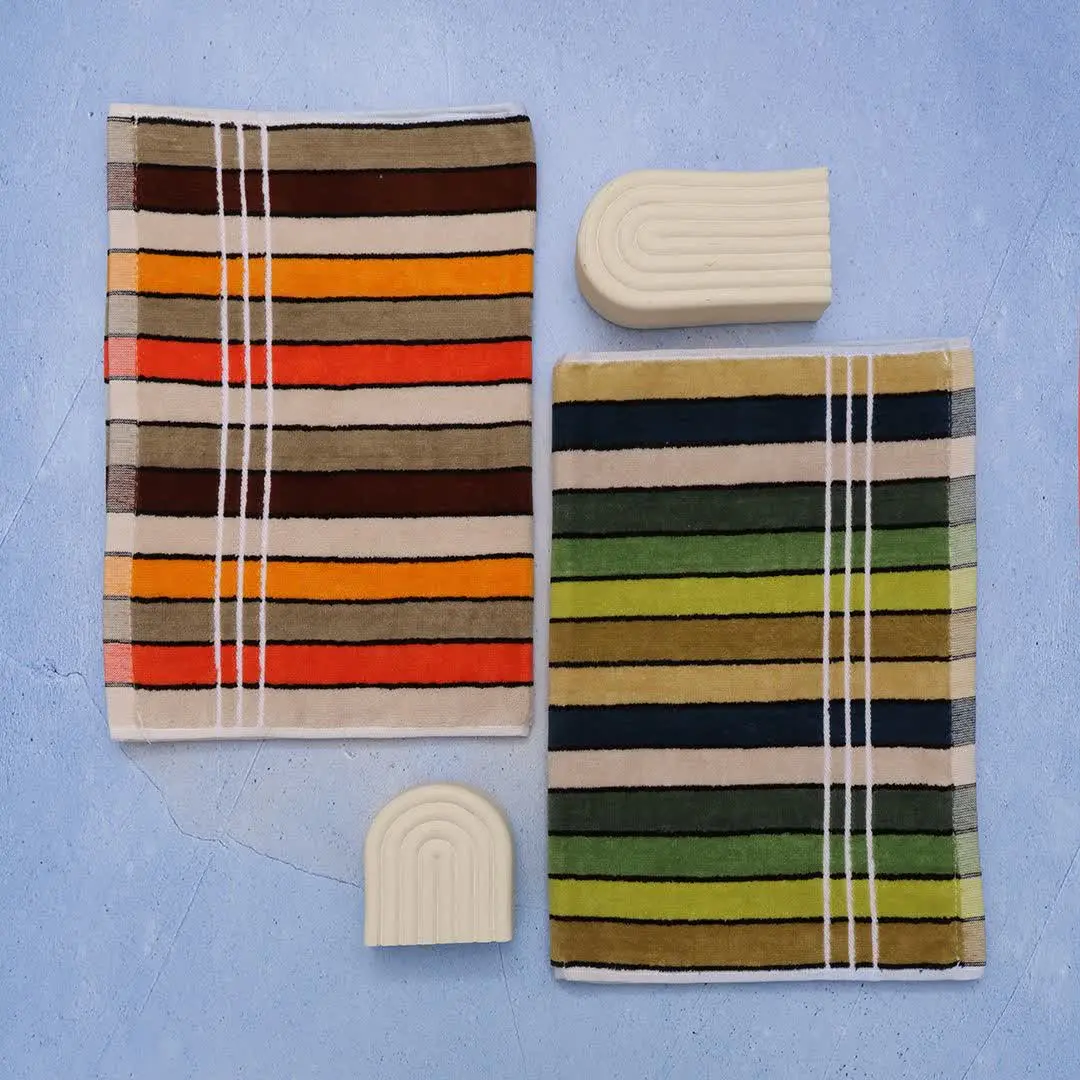 حوله رنگین کمانی دست و صورت 
