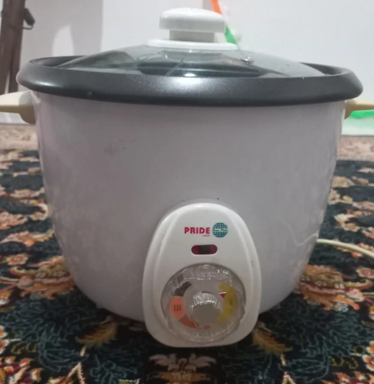 پلوپز۸نفره prideژاپنی سالم وتمیزفقط دیگش کمی خش داره که تاثیری نداره 
