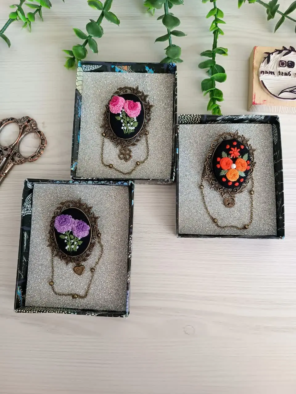 🪷سنجاق سینه برنزی 🪷
