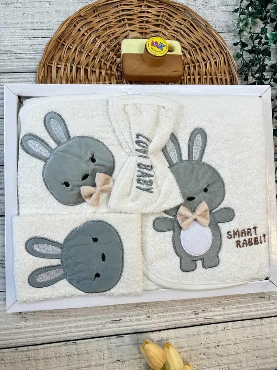 ست حوله جعبه‌ای طرح خرگوش پاپیونی نوزادی و کودک کد ۳۳۵۰۱۵ 
