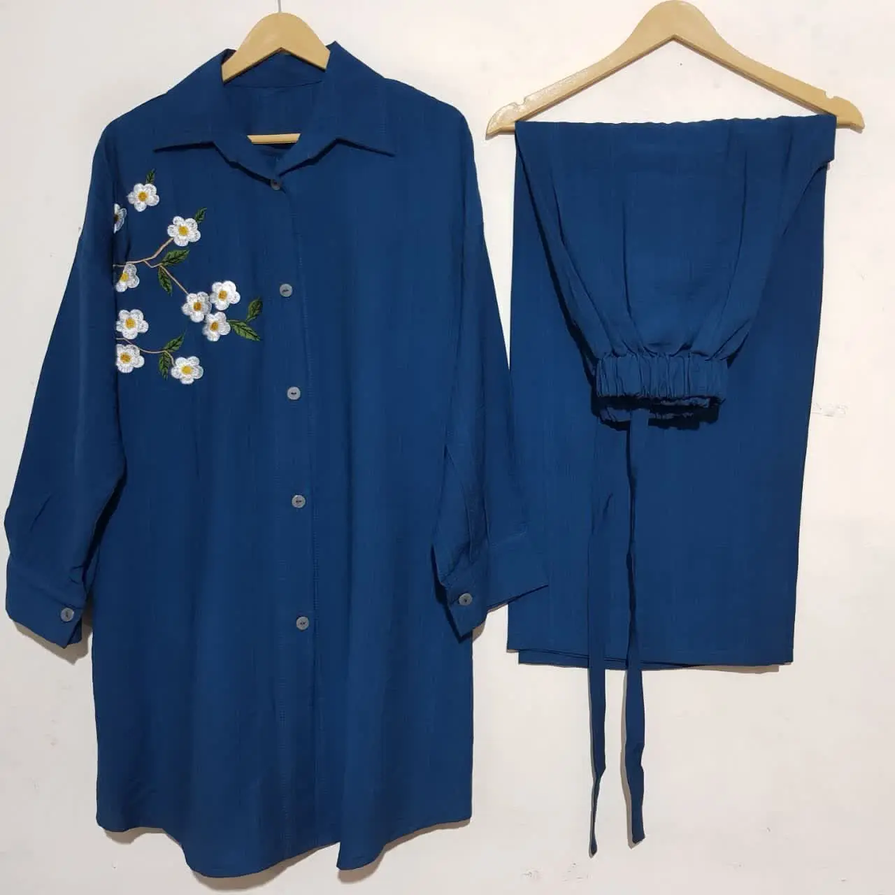 ست مانتو شلوار گلدوزی
