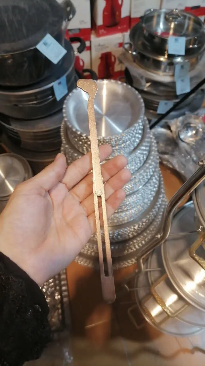 با «انبر زغال»، زغال ها رو...