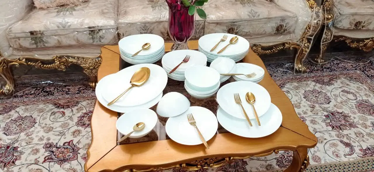 سرویس ۱۲ نفره اوپال سفید صدفی بسیار با کلاس و بروز نو و آک مناسب هدیه و جهیزیه با جعبه شامل 
