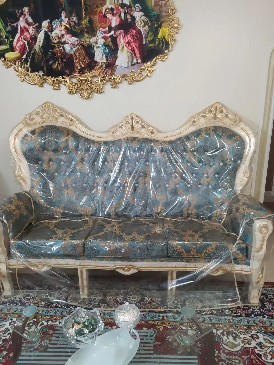 مبلمان ۹نفره با میز جلو مبلی 
