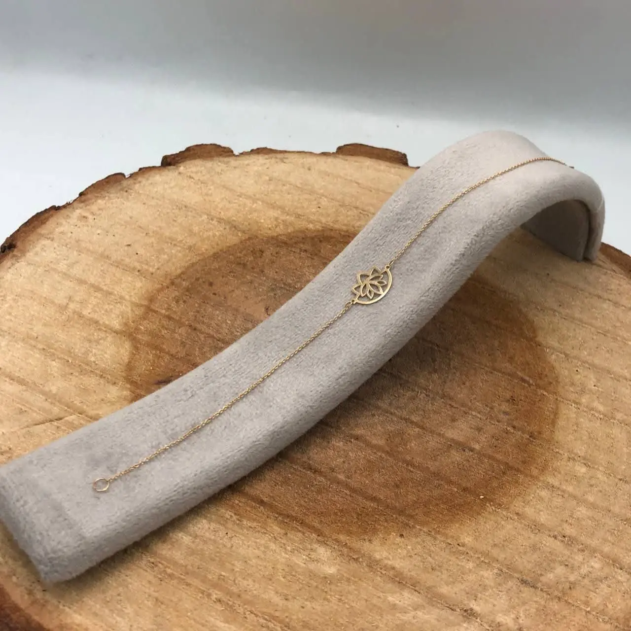 دستبند مینیمال سفارشی مدل نیلوفر🌺
