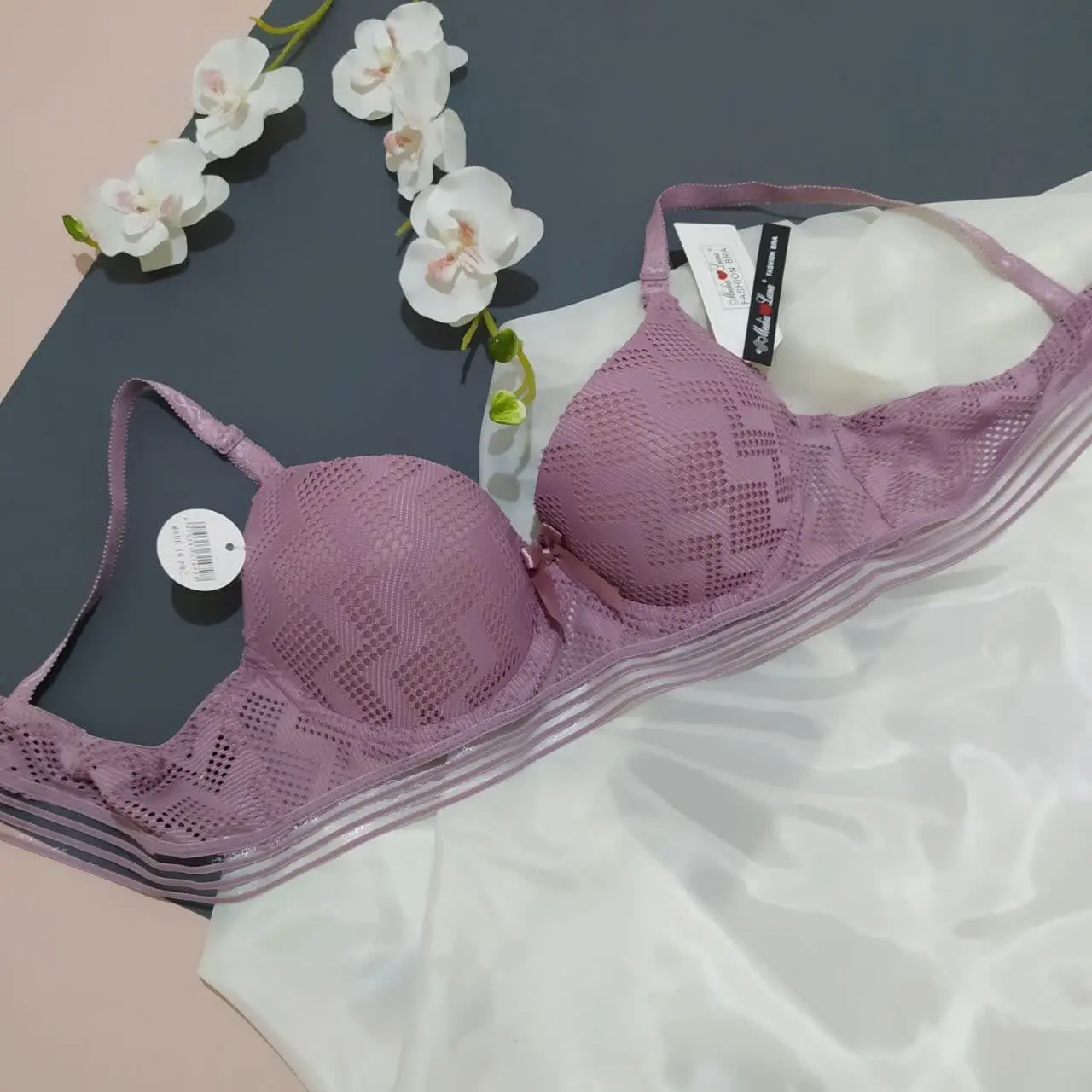 سوتین تک اسفنجی😍😍
