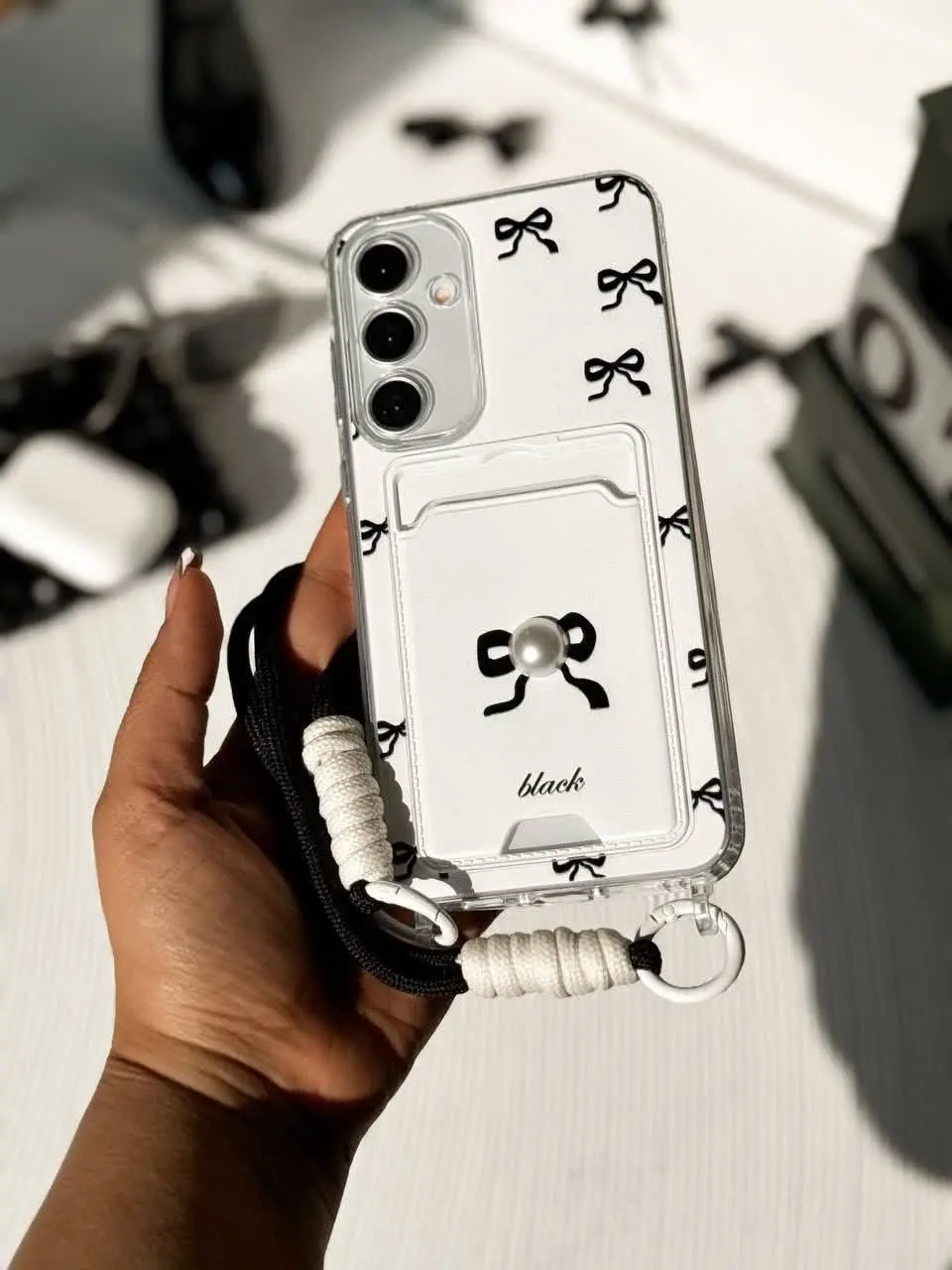 📱مدل قاب: قاب جاکارتی پاپیون سفید آویزدار مخصوص انواع #سامسونگ #شیائومی و #آیفون
