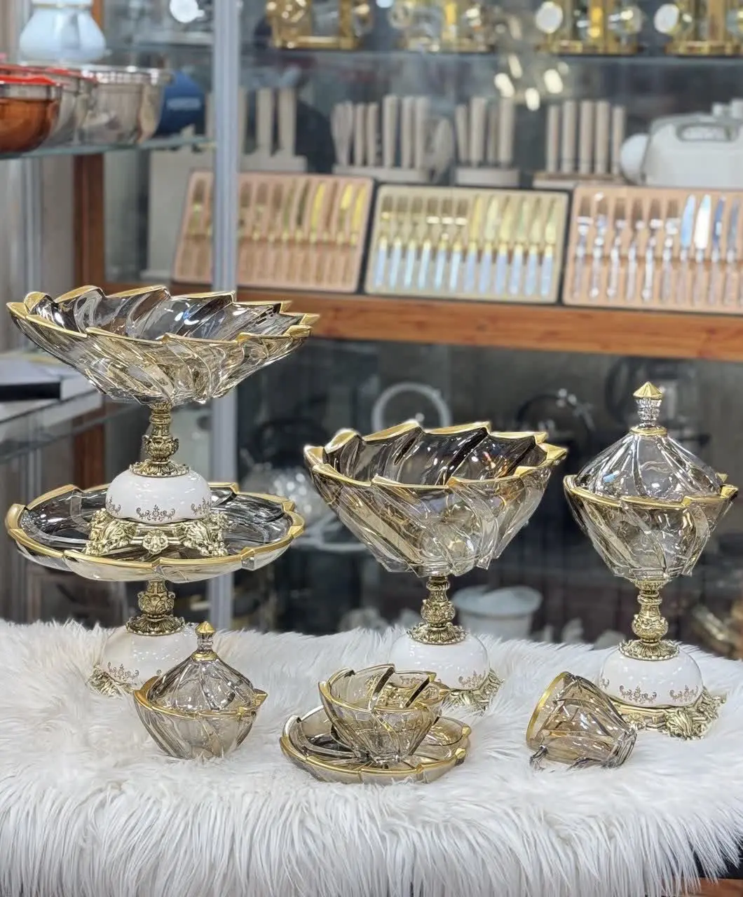 ❣️سرویس زیبای الینور شامپاین طلایی🥳با پایه سرامیک سفید و مشکی قابل سفارش🌹✅
