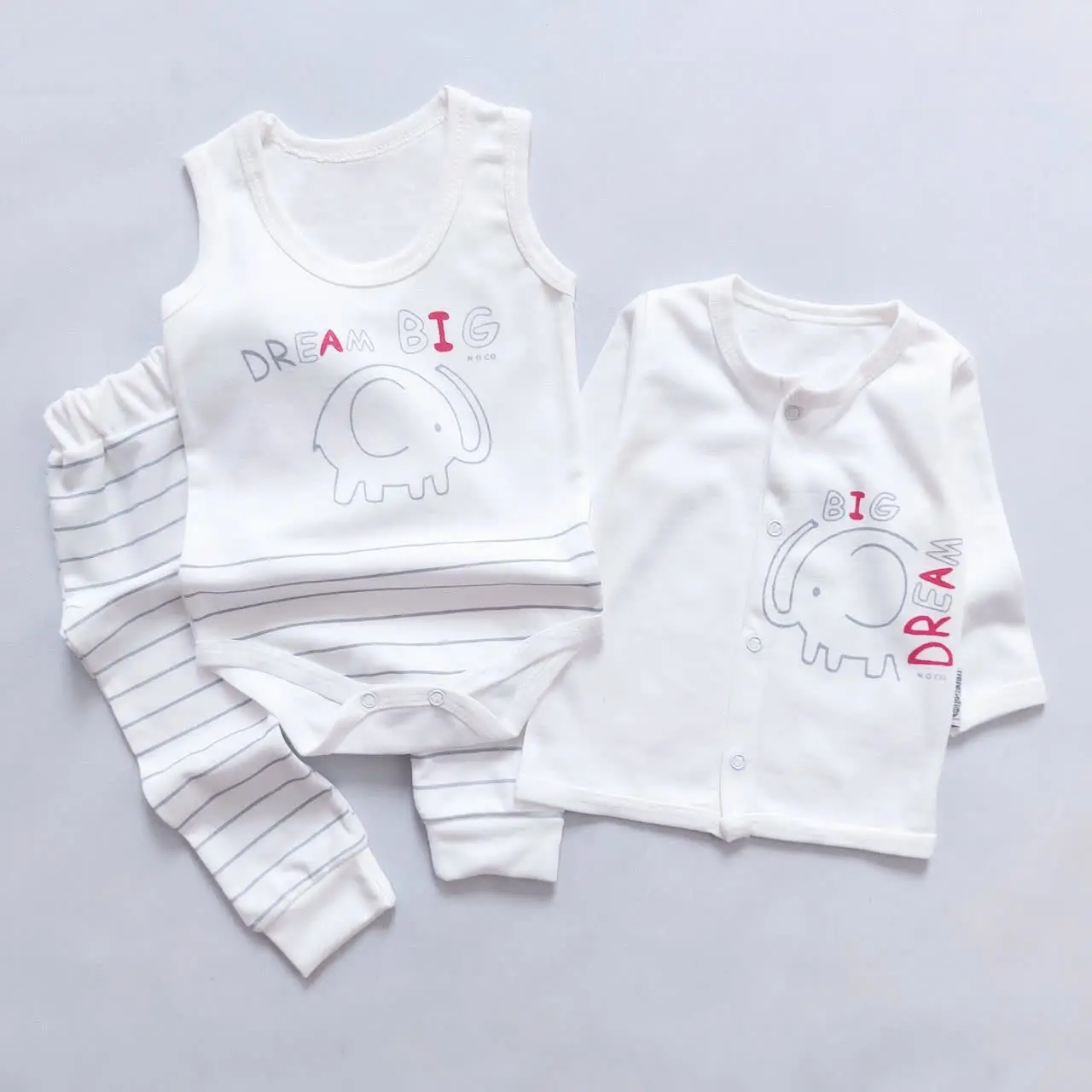 سه تیکه نوزادی فیل 😍🐘
