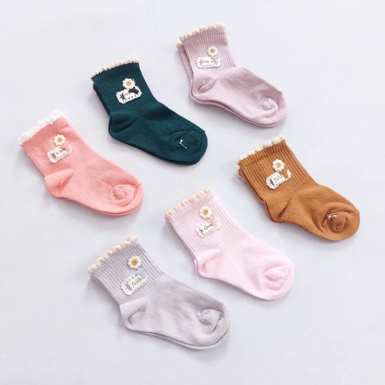 جوراب نیم ساق گل برجسته 😍
