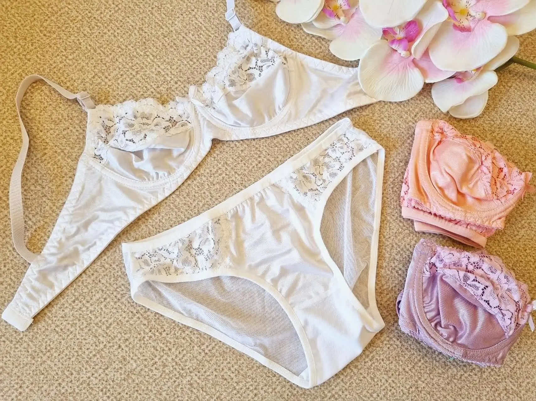 ست ساتن براق ملوس مون 
