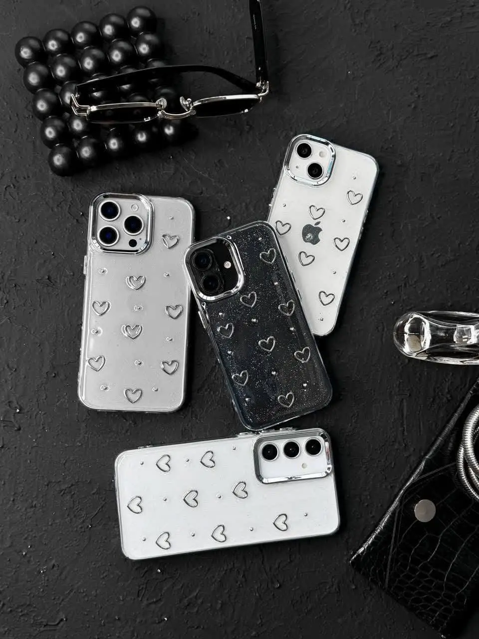 📱مدل قاب: قاب شفاف شاینا اکلیلی قلب دور لنز و دکمه‌ها متال مخصوص انواع #سامسونگ #شیائومی و #آیفون 
