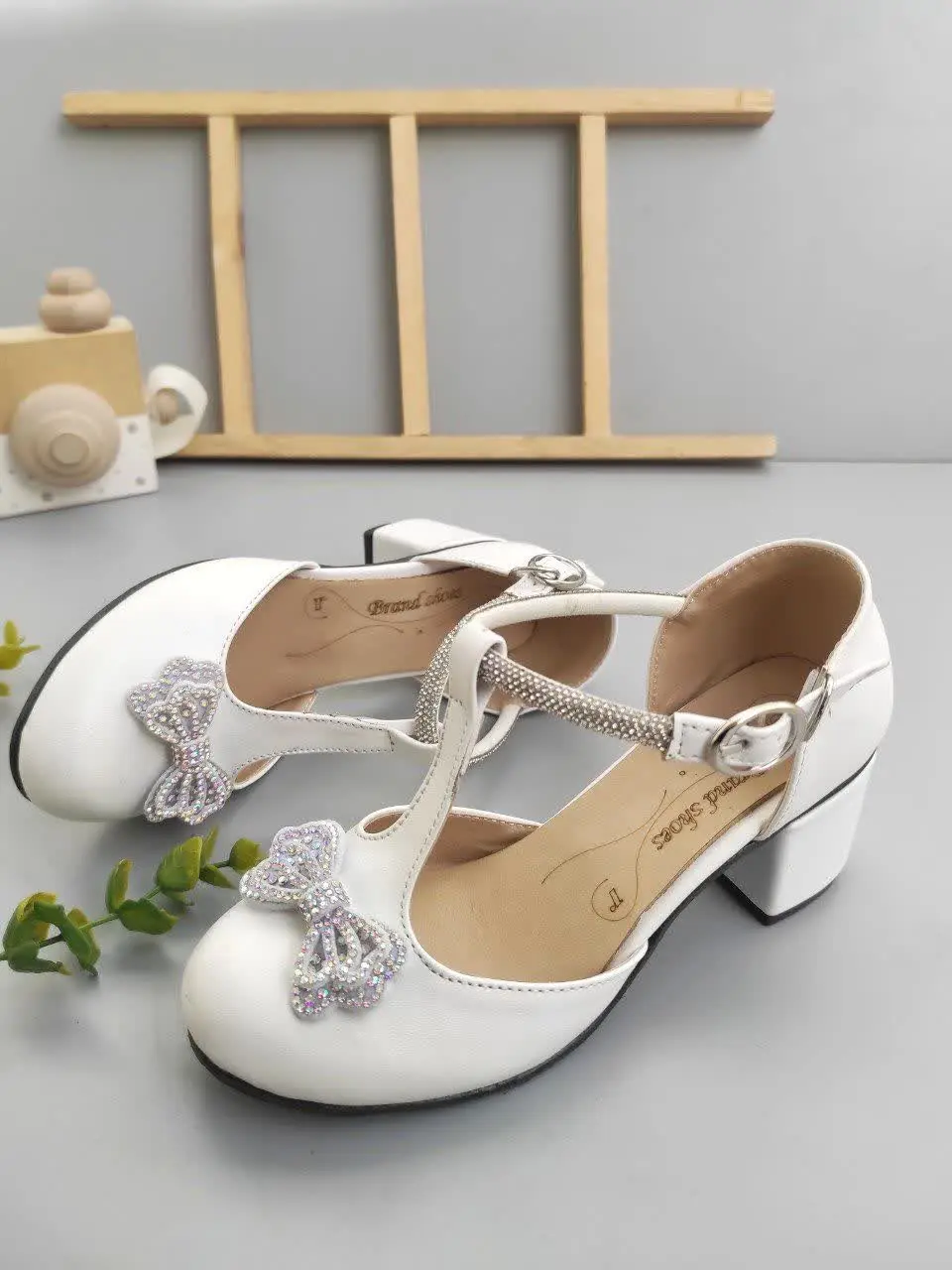 کفش پاشنه دار نگین پروانه 🦋 
