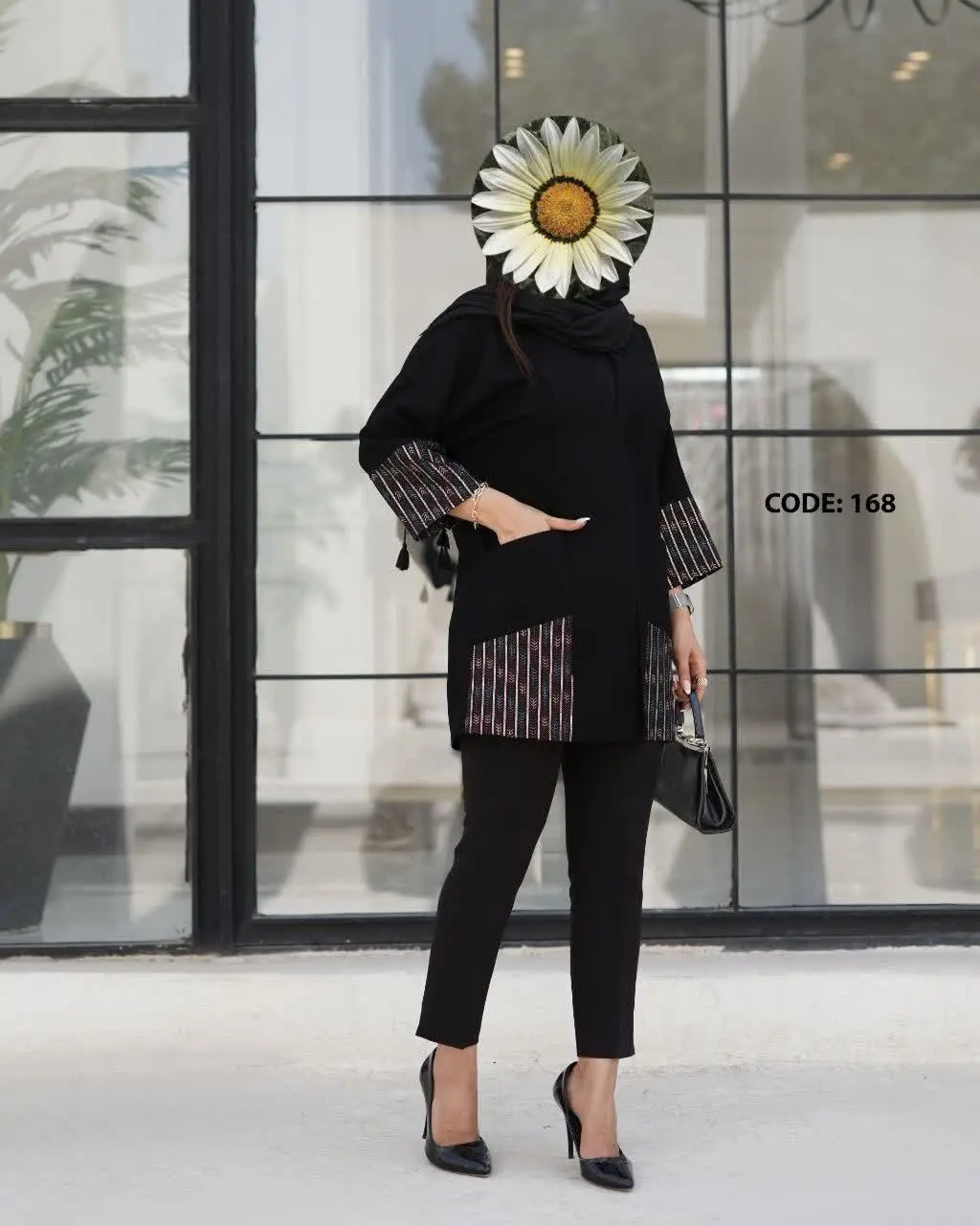 کد ۰۱۶۸: مانتو مجلسی - کاربردی 
