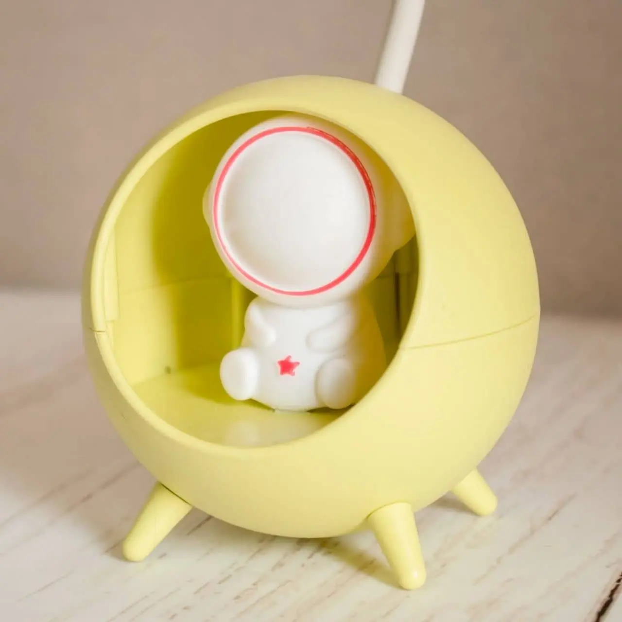 چراغ خواب و مطالعه فضانورد 🌗