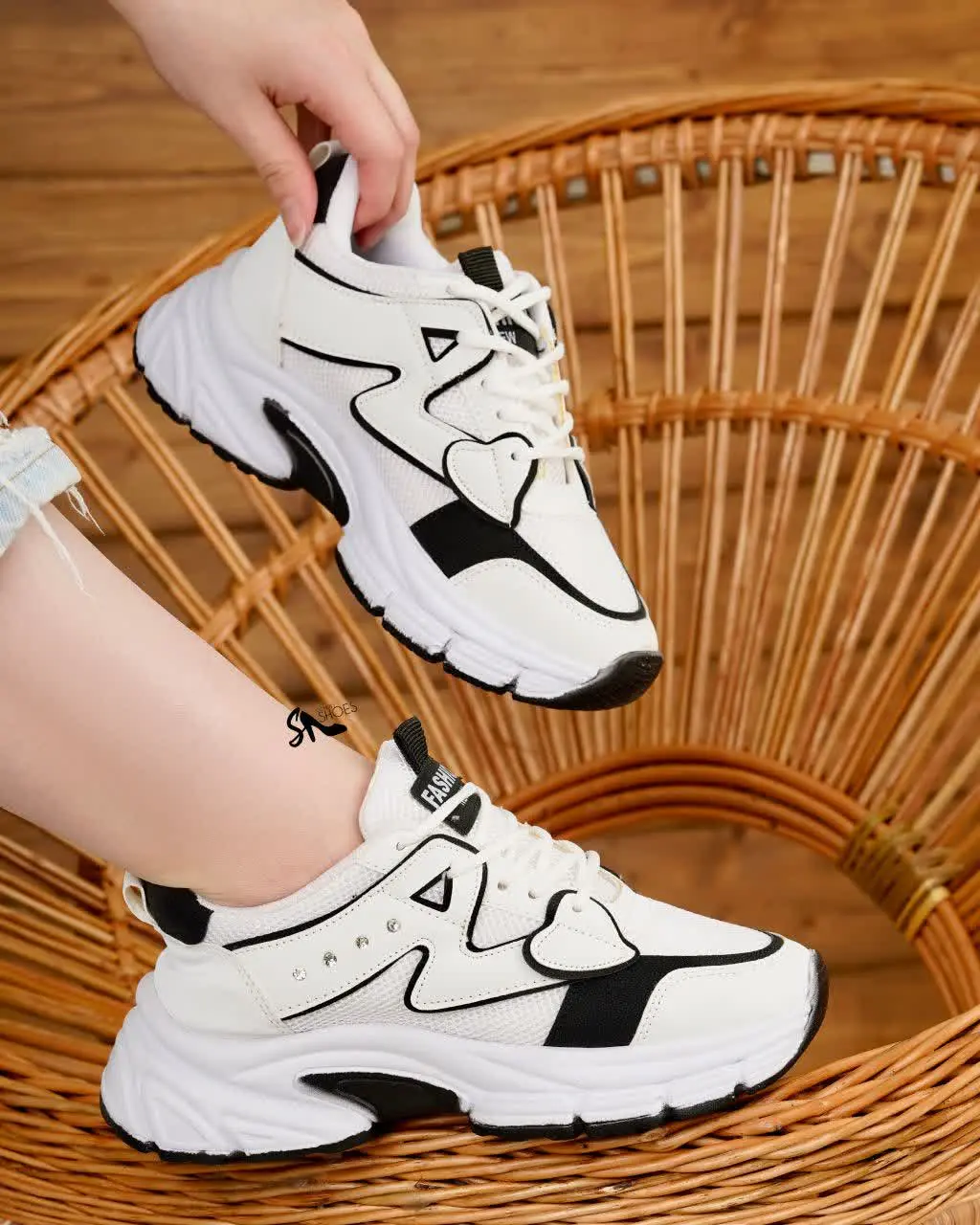 🌈 رنگبندی: کرم سبز, سفید مشکی