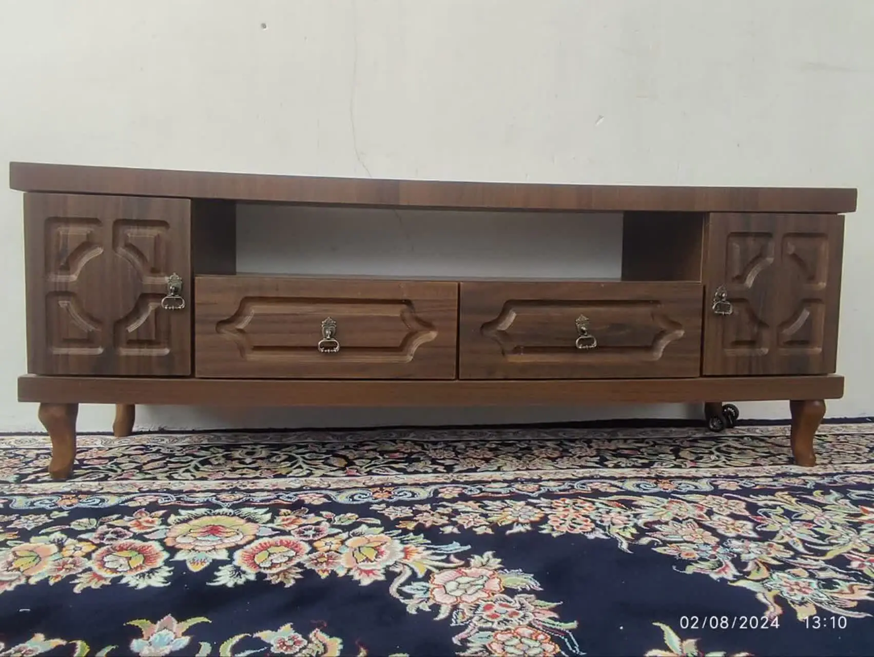 میز تلویزیون قهوه‌ای خوش رنگ
