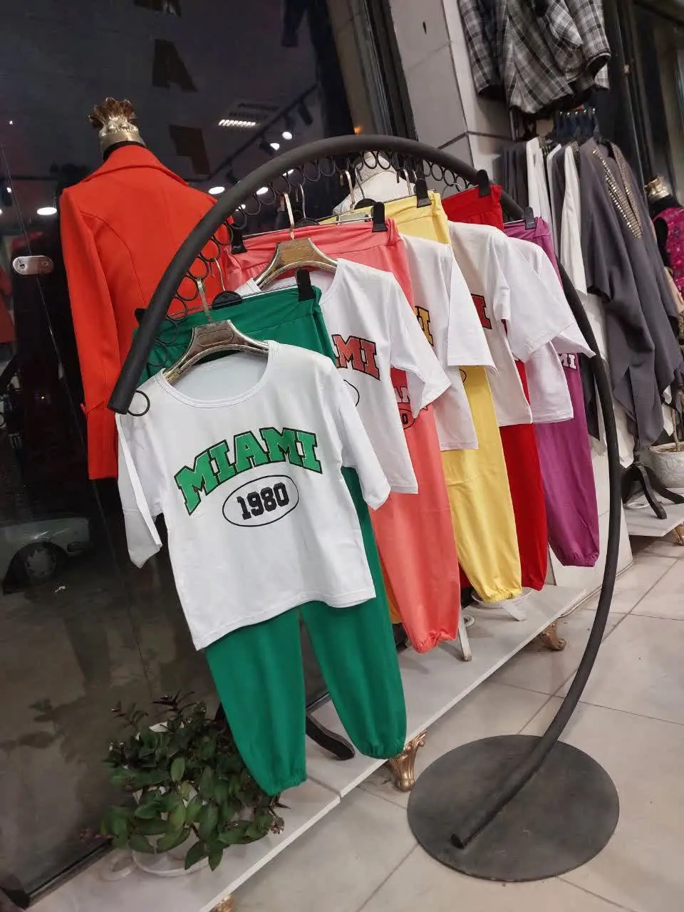 ست تیشرت شلوار 
