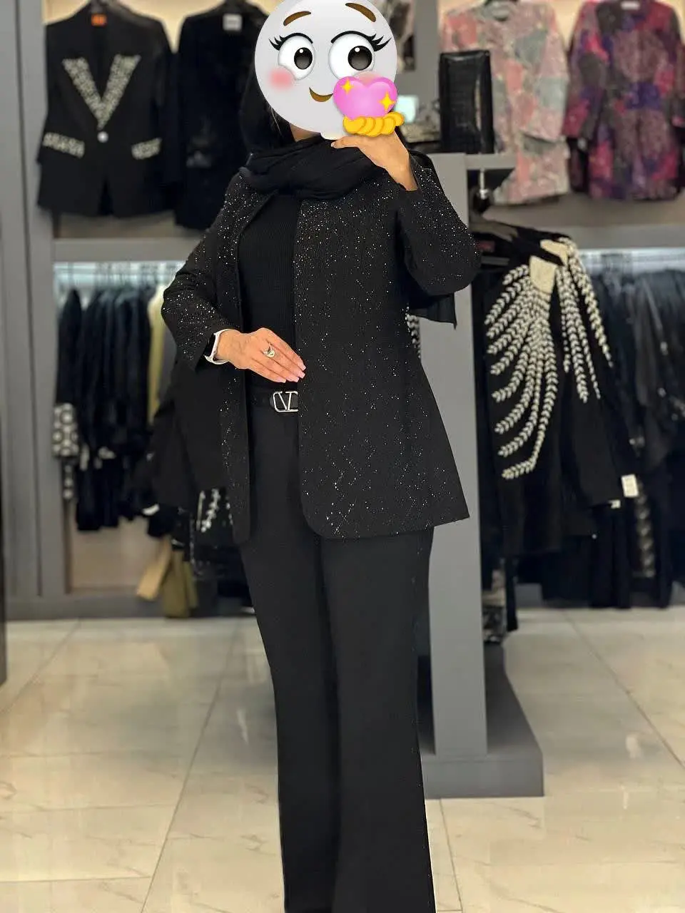 یه کت شلوار همه چی تموم  و...