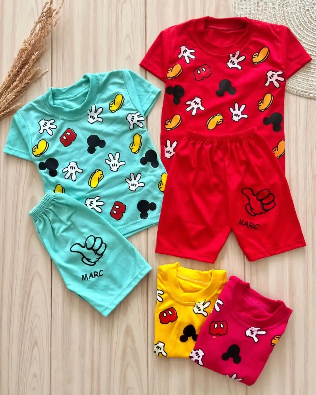 لباس بچه گانه تیشرت شلوارک دست و میکی
