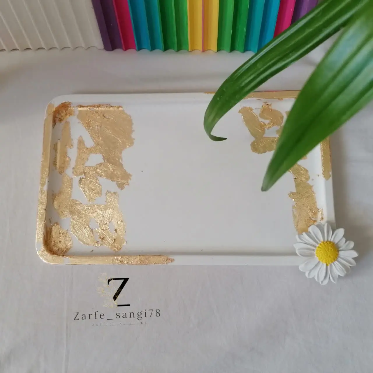 بعنوان دکوری. کادوئی ست. پذیرایی. عکاسی. 
