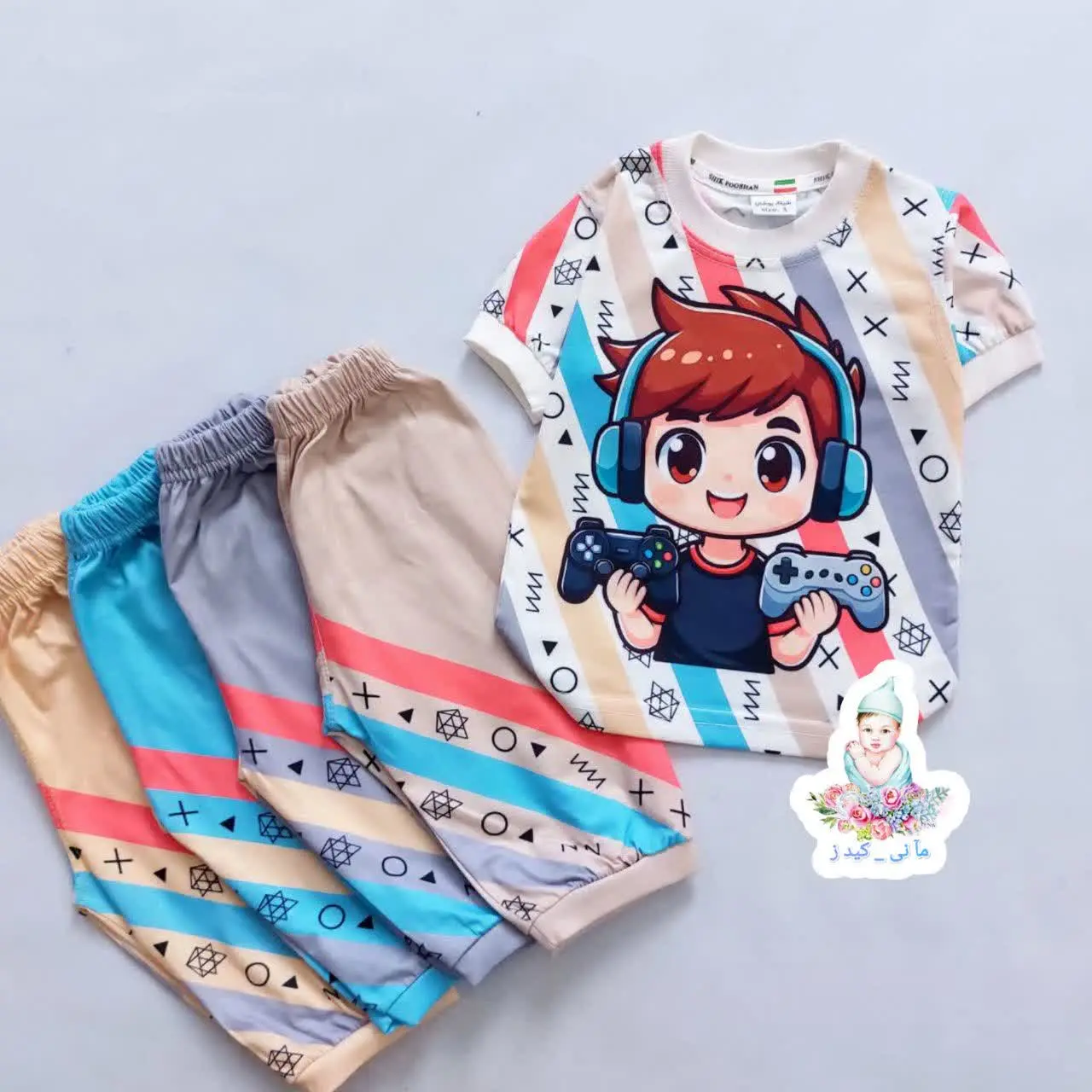 تیشرت شورت پسر و هدفون 🎧🎵
